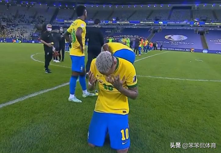 阿根廷球员集体跪地痛哭的相关图片